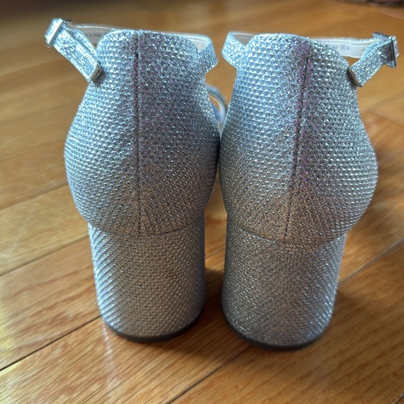 Nina Nagida Silver Metallic Textured Block-heel sandal size 8M - Picture 10 of 14